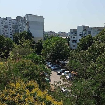 Welcome To Daisy Sunny Place! Apartment Варна Екстериор снимка